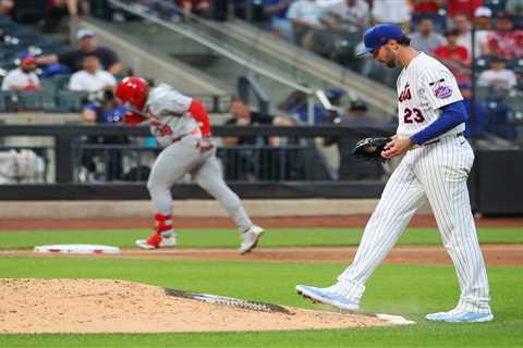 Mets bullpen struggles as bats go cold again in another lopsided loss to Cardinals