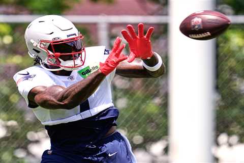 AJ Brown impressed with Patriots Drake Maye after years of Jalen Hurts