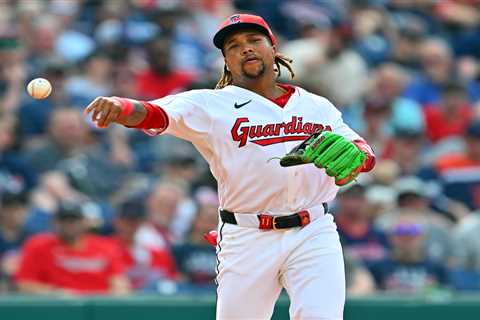 Jose Ramirez heading to IL with fractured hamate bone in Guardians crusher