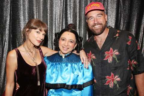 Taylor Swift, Travis Kelce Make an Appearance at Broadway Comedy ‘Oh, Mary!’ Starring Maya Rudolph