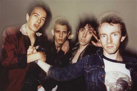 The Clash’s Iconic Smashed Bass Guitar From ‘London Calling’ Cover to Go on Display at New Museum