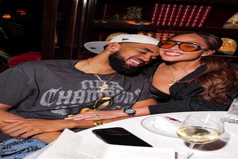 Knicks stars mingle with A-listers at private club after championship parade