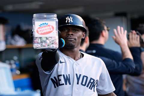 Jazz Chisholm Jr. taunts camera with lollipops after Aaron Boone rant