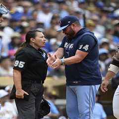 Padres and Blue Jays each get mad at umpire Jen Pawol in bizarre sequence