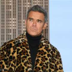 Robbie Williams Explains the White Substance on His Face That Sparked Concern at World Cup Final