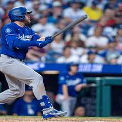 Max Muncy climbs Dodgers’ home run leaderboard in win over Phillies