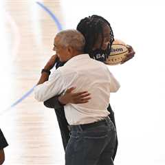 Barack Obama holds court at WNBA All-Star practice — and plays defense on Liberty’s Jonquel Jones