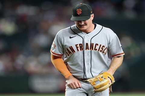 Giants lose Matt Chapman to 10-day IL with abdominal strain