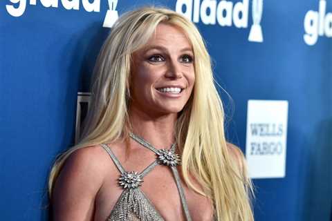‘New Girl’ Creator Liz Meriwether Tapped to Write Britney Spears Biopic
