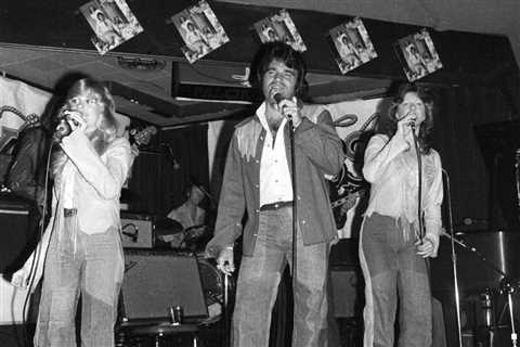 Chart Rewind: In 1976, Dave & Sugar Tasted Sweet Success When Country Opened Its ‘Door’
