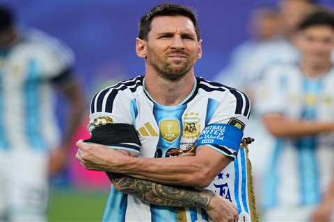 Why did Argentina wear black arm bands in their quarterfinal match against Switzerland?