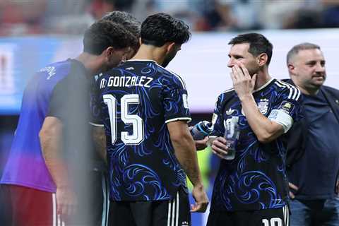 The moment Lionel Messi discovered England goalie’s cheat sheet taped to water bottle after..