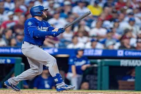 Max Muncy climbs Dodgers’ home run leaderboard in win over Phillies