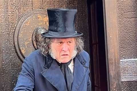 Johnny Depp Debuts Ebenezer Scrooge Look With Comic-Con Surprise