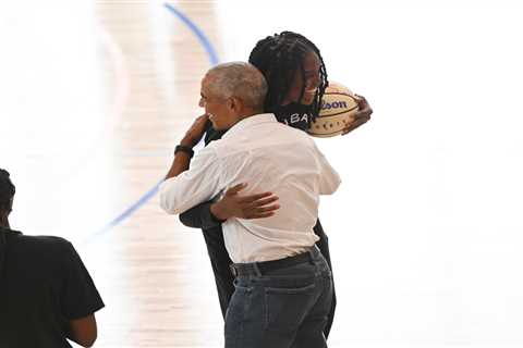 Barack Obama holds court at WNBA All-Star practice — and plays defense on Liberty’s Jonquel Jones