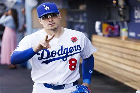 Dodgers get Kiké Hernández back from injury, option Alex Freeland to minors