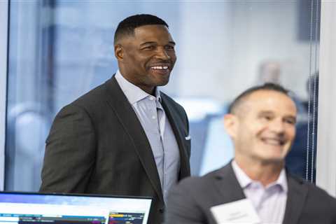 Michael Strahan defends Chris Johnson ALS interview after criticism