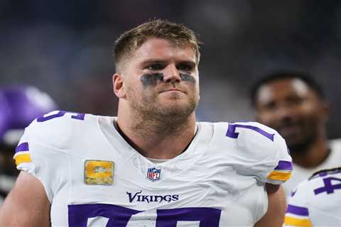 Vikings lock up star right tackle Brian O’Neill on four-year, $96 million deal amid QB uncertainty