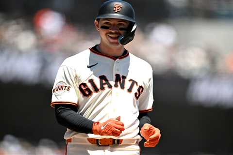 Giants catcher snaps power drought at position as team pours it on vs Brewers