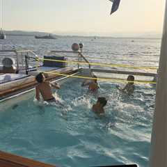 Tom Brady kicks off ‘40s farewell tour’ with heartwarming birthday yacht posts