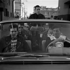 The Neighbourhood’s ‘Sweater Weather’ Cozies Its Way Into YouTube’s Billion Views Club