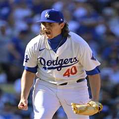 Padres sign Dodgers World Series champion pitcher in late season move