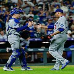 Dodgers catcher makes early exit after stomach bug strikes in dugout