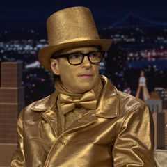 Weezer’s Rivers Cuomo Showed Up on Late Night TV Painted In Gold