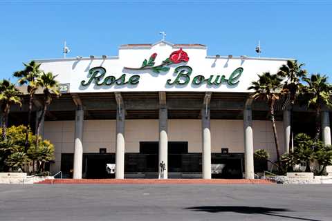 With bloom off move to SoFi Stadium, UCLA must commit to Rose Bowl