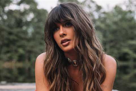 Ella Langley’s ‘Choosin’ Texas’ Scores 16th Week at No. 1 on Hot 100, Country Takes Entire Top 5..