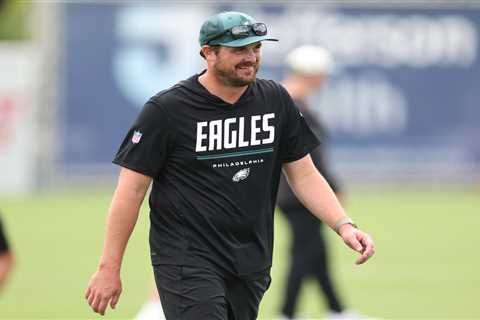New Eagles offensive coordinator Sean Mannion makes his Tush Push stance clear