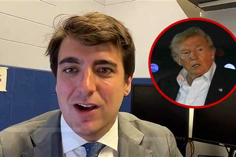 Trump's Air Force One Switcheroo: Reporter Rips White House For Lack of Transparency
