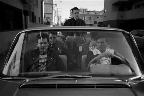 The Neighbourhood’s ‘Sweater Weather’ Cozies Its Way Into YouTube’s Billion Views Club
