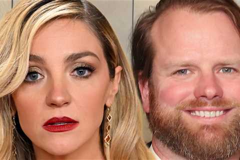 Abby Elliott's Estranged Husband Seeking Spousal Support In Divorce