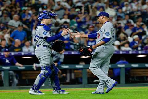 Dodgers catcher makes early exit after stomach bug strikes in dugout
