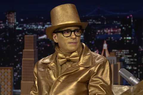 Weezer’s Rivers Cuomo Showed Up on Late Night TV Painted In Gold