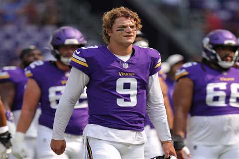 JJ McCarthy ‘banged up’ during rough Vikings showing after losing starting job