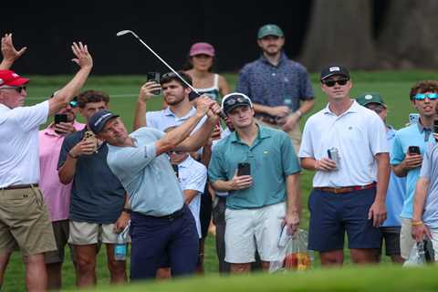 Justin Rose erupts after incredible 208-yard shot at Tour Championship