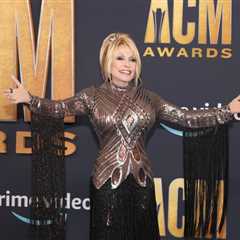 Dolly Parton’s Star on Hollywood Walk of Fame Is Vandalized, Will be Replaced