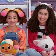 ‘Gabby’s Dollhouse’ Welcomes Doozie to the ‘Meow-Meow Bow-Wow Family’: Watch Her First Duet With..