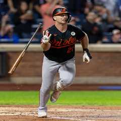 Pete Alonso hits game-tying blast against Mets for 300th career homer