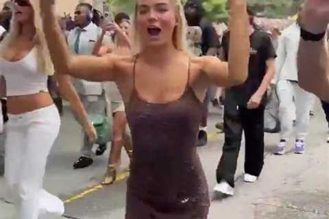 Lane Kiffin joined by Livvy Dunne, Theo Von and Brooks Nader for wild first LSU entrance