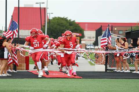 East Islip student athletes rock red bandanas to honor 9/11 hero Welles Crowther