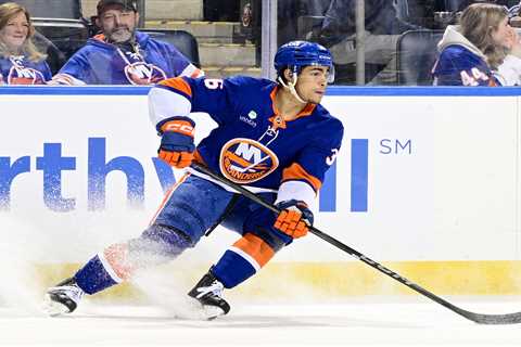 Can Cole Eiserman evolve? How ready is Kashawn Aitcheson? The biggest Islanders rookie camp..