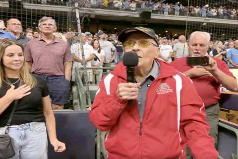102-year-old World War II veteran goes viral for singing at Brewers game on 9/11