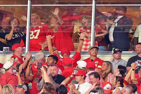Taylor Swift goes wild as Travis Kelce reaches milestone with electric play in Chiefs’ Week 1 win