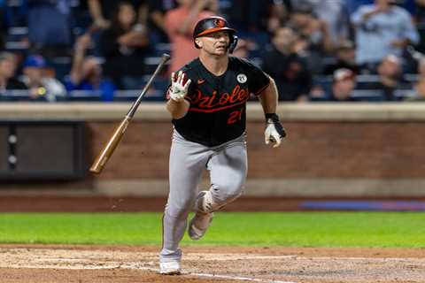 Pete Alonso hits game-tying blast against Mets for 300th career homer