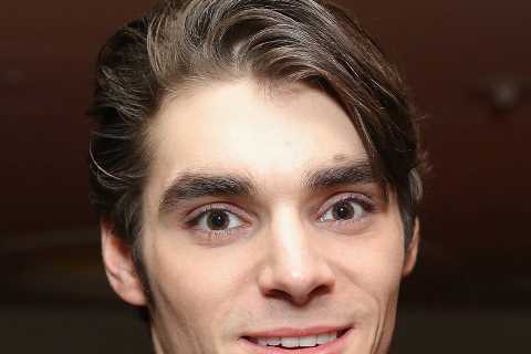 'Breaking Bad' Star RJ Mitte Dead at 34