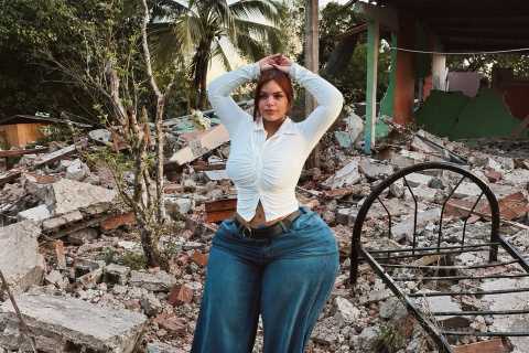 Gracie Bon Ripped for Posing Amid Panama Earthquake Damage
