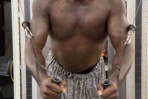 Shaq’s TikTok workout video has fans going crazy: ‘Call me’